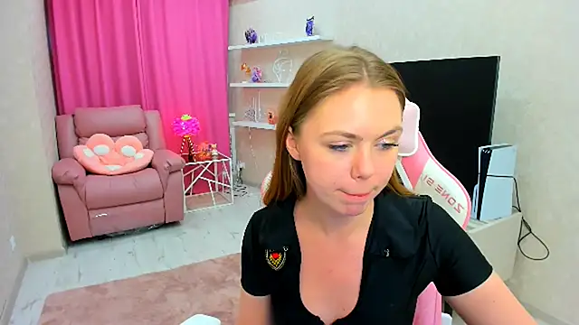 Snapshot of Strawberrye chatting on October 23, 8:42 am Strawberrye online show from October 23, 8:42 am