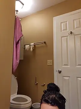 EVILYN online show from October 8, 4:11 pm