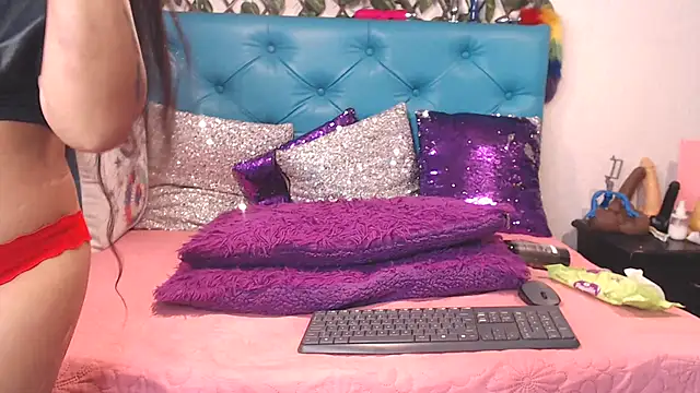 SARAWILLS online show from February 20, 2:18 pm