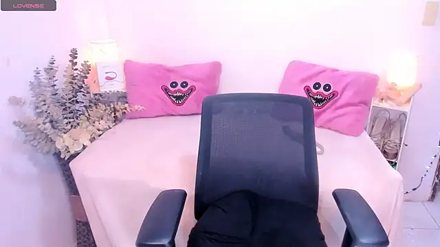 Snapshot of AmazingDREAMGirl chatting on October 8, 12:37 am AmazingDREAMGirl online show from October 8, 12:37 am