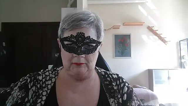 simona60 online show from April 8, 1:13 pm