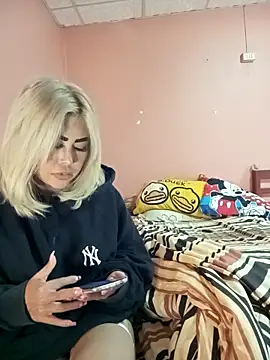 HorneyKitten online show from October 11, 1:10 am