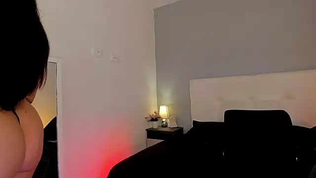 NataliaBuiles online show from December 14, 8:03 pm