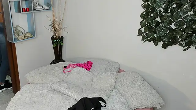 DestinyHills online show from April 6, 12:06 pm