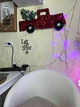 LaraHollywood online show from February 8, 8:29 am