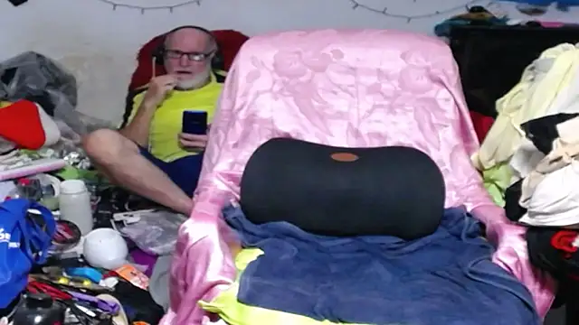 1CuteAndSexy69 online show from January 11, 5:23 am