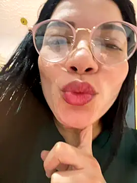 valerie lya online show from November 12, 7:45 pm