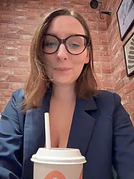 The Snowwhitee online show from November 21, 9:17 pm