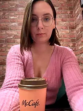 The Snowwhitee online show from October 3, 7:08 pm