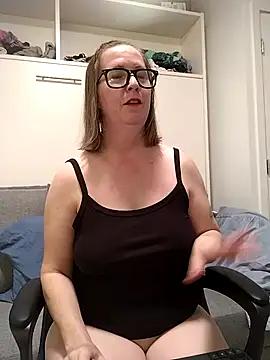 SweetandNaughty1 online show from February 3, 3:26 am