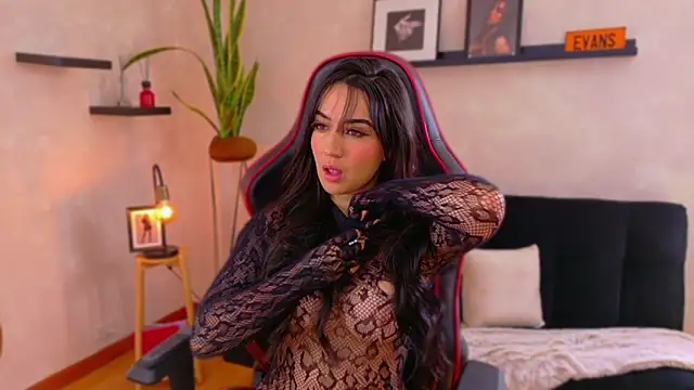 EmmyEvans1 online show from February 18, 7:35 pm