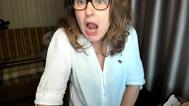 lauraoven online show from November 18, 5:25 pm