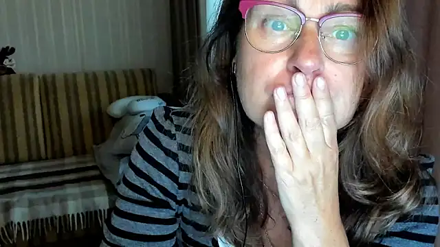 lauraoven online show from October 2, 2:33 pm