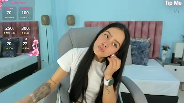 tati saldarriaga online show from February 25, 8:40 pm