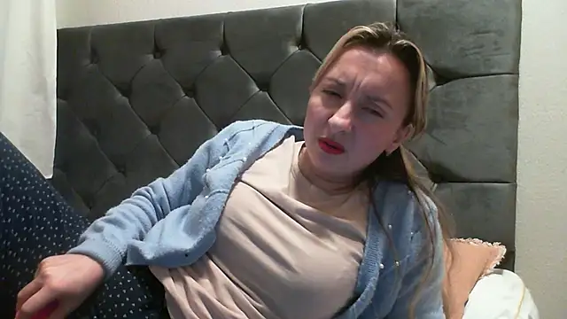 SusanCurt online show from December 13, 7:53 pm