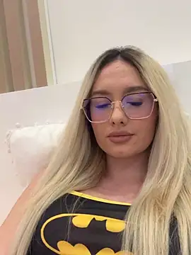 mollyxxx online show from April 6, 3:39 am