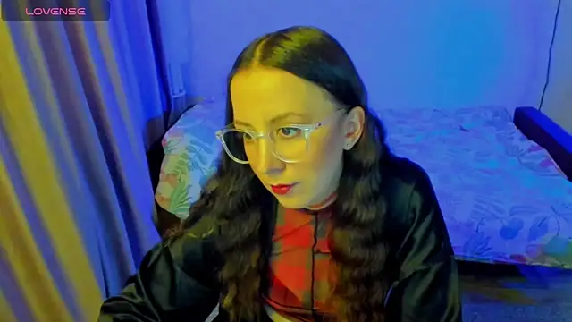 CurlySteph online show from June 1, 5:25 pm