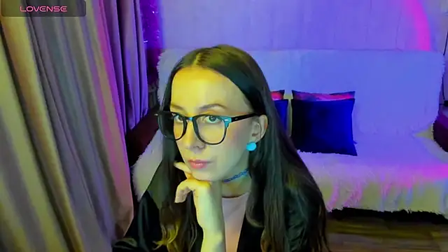 CurlySteph online show from December 17, 6:01 pm