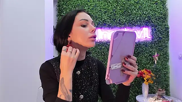 realhotfallingdevil online show from December 1, 6:06 am