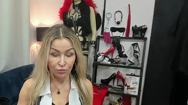 crystaLUX online show from February 17, 6:13 am