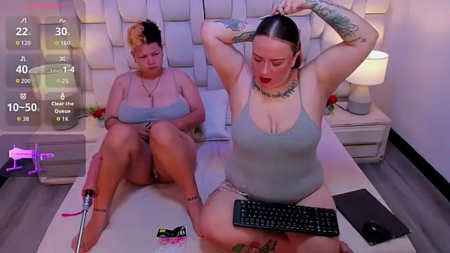 MiaYMolly online show from October 10, 7:57 am