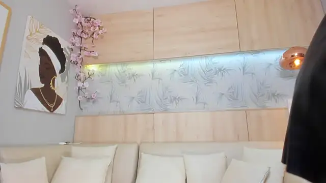 maryevans  online show from October 1, 12:43 pm