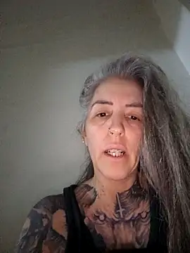 vamporasuccubus19777 online show from February 13, 12:34 am