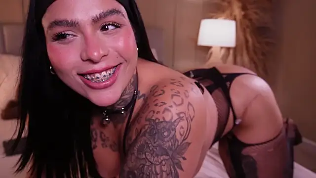 curvyliciousss online show from April 16, 5:23 pm