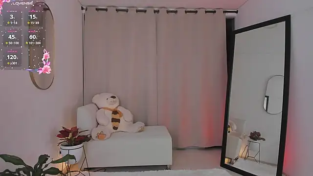 roxie gates  online show from December 3, 1:19 am