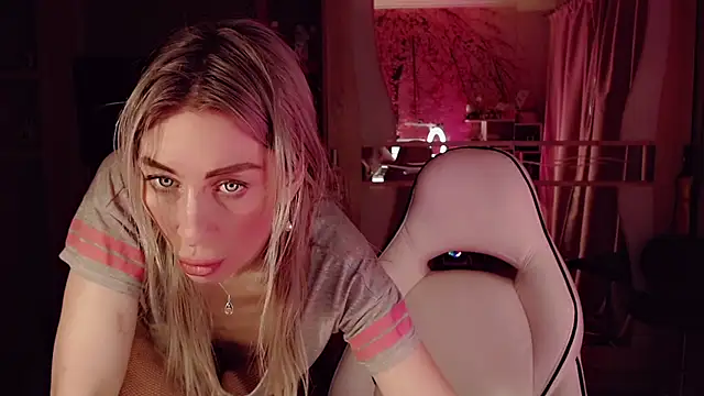 AnnieGOld  online show from March 8, 6:28 am