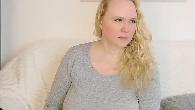 Sarah4you online show from February 3, 5:50 pm