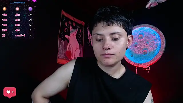 girl intense444 online show from May 30, 7:32 pm