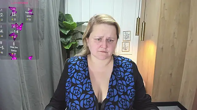 Snapshot of ScarlettSoft chatting on October 14, 5:32 am ScarlettSoft online show from October 14, 5:32 am