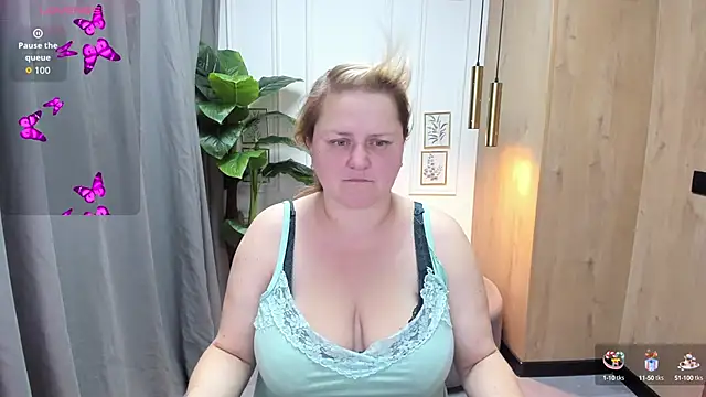 Snapshot of ScarlettSoft chatting on October 5, 5:23 am ScarlettSoft online show from October 5, 5:23 am