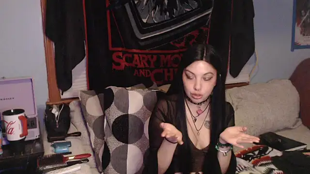 Snapshot of NativeNymph chatting on October 6, 3:56 am NativeNymph online show from October 6, 3:56 am