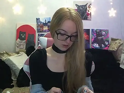 SecretSophia online show from October 31, 1:15 pm