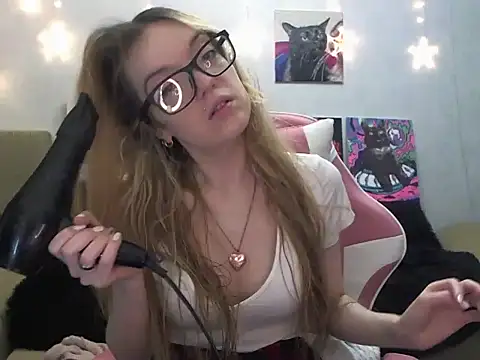 SecretSophia online show from September 18, 7:23 pm