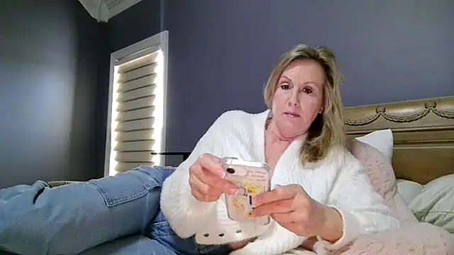 Lisaisluscious online show from February 5, 3:15 pm