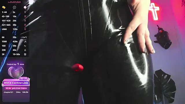 auroralatexprincess online show from June 15, 6:30 pm