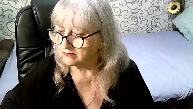 LolkaAlyss online show from November 6, 8:15 pm