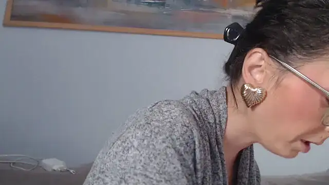 cleophee online show from December 2, 10:06 am