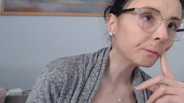 cleophee online show from April 13, 8:04 am