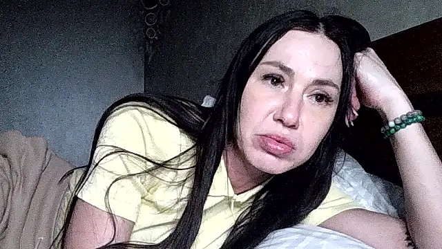 JulianaGold1 online show from February 18, 8:30 pm