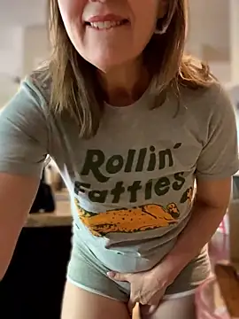 MaiseKnox online show from April 3, 8:51 pm