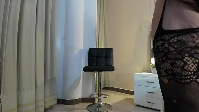 AGATHAA WHITE online show from November 4, 11:48 am