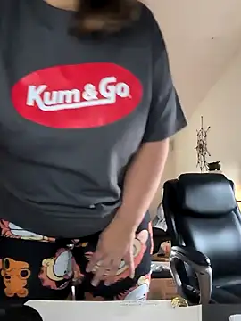 Canadian BBW online show from November 21, 9:50 pm