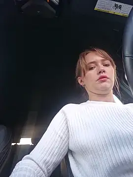 PrettieKate online show from March 4, 1:28 pm