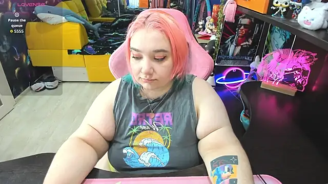 Softie Sofy online show from December 17, 2:17 am