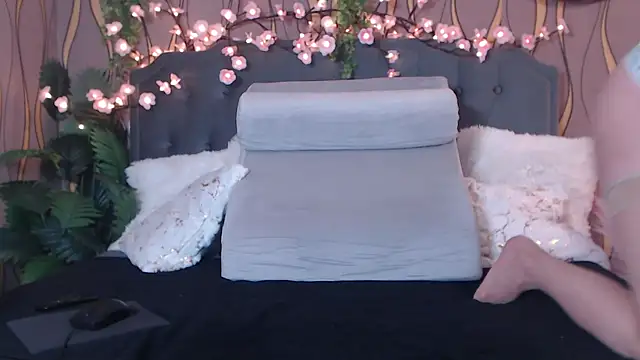 Natalie-Alba online show from December 15, 8:30 am