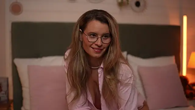 BrandyWhite online show from March 18, 4:50 am